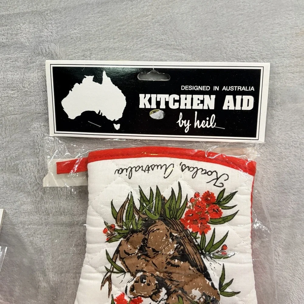 Australia Souvenir Lot – Koala Oven Mitt & Pot Holder‎ Set + Kangaroo Notepad